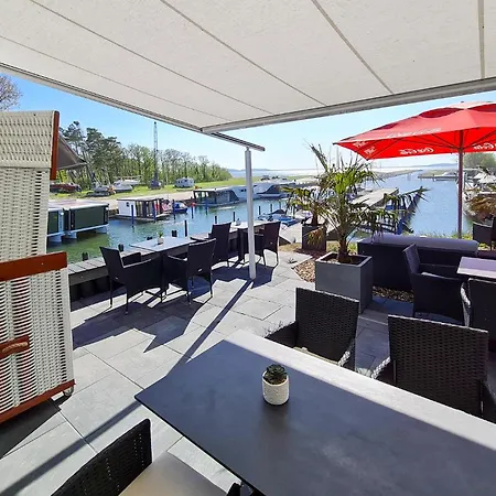 Hausboot Relax 보트호텔