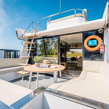 Hausboot Relax 4* Sagard