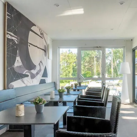 Hausboot Relax 4* Sagard