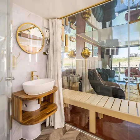 Hausboot Relax 4* 사가드