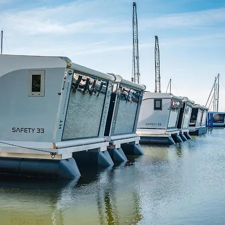 Hausboot Relax 보트호텔