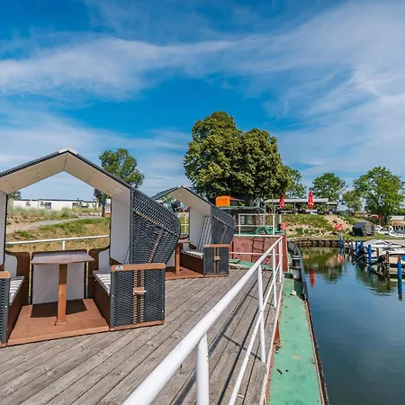 Hausboot Relax 보트호텔