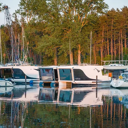 Hausboot Relax 보트호텔 4*